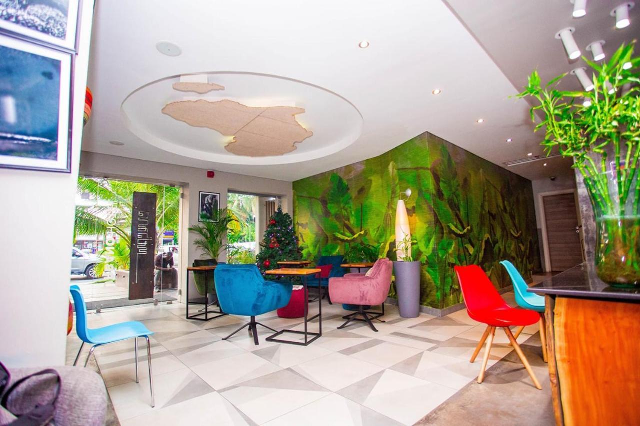 Urbano Hotel By Roots Accra Extérieur photo